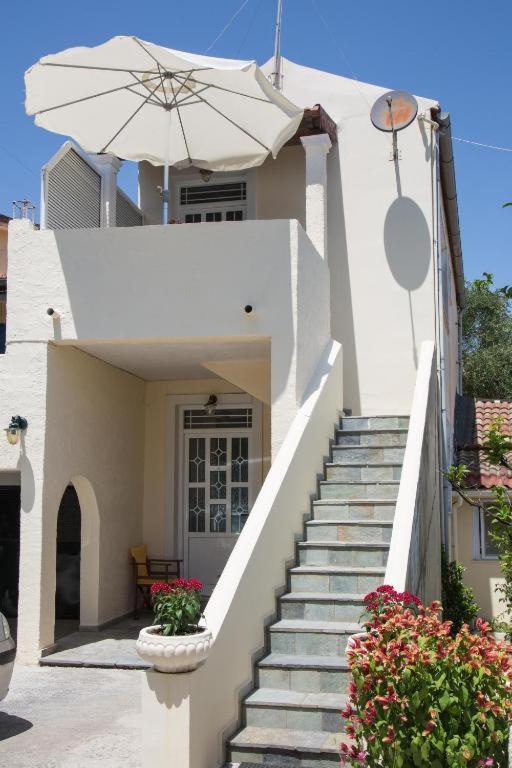 Apartments Margarita Kaizer Bridge Achilleion Экстерьер фото
