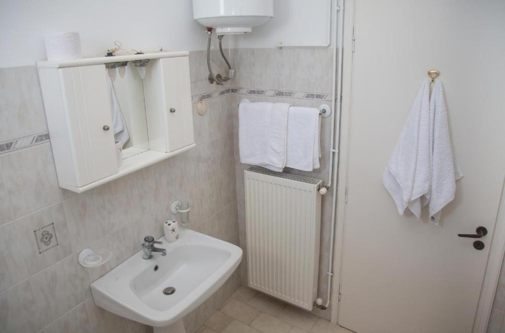 Apartments Margarita Kaizer Bridge Achilleion Экстерьер фото